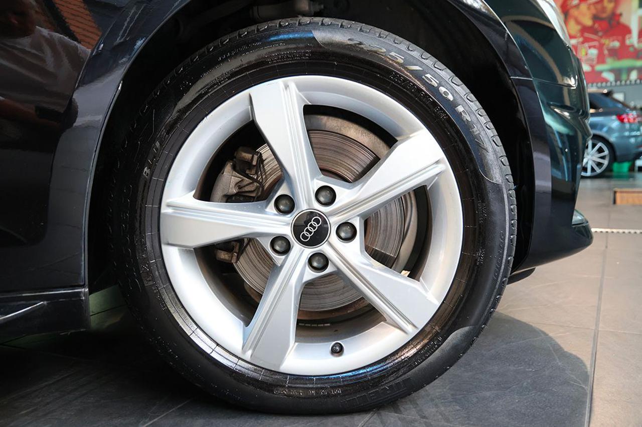 AUDI A4 30 TDI Avant S-Tronic Business Advanced - 6