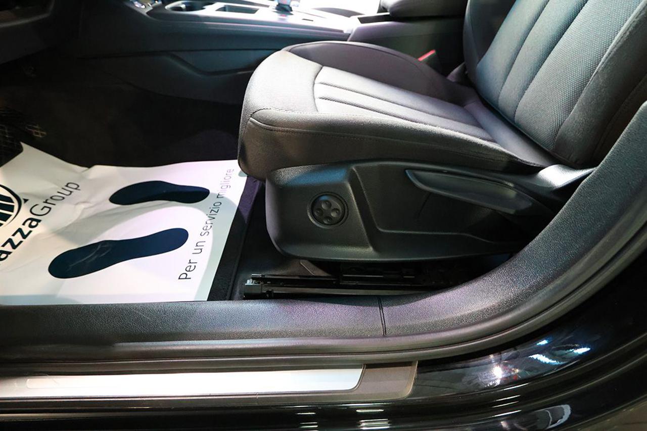 AUDI A4 30 TDI Avant S-Tronic Business Advanced - 35