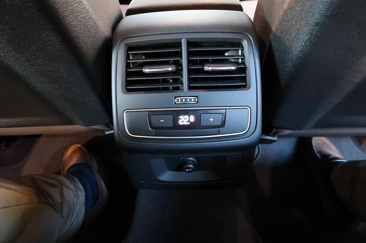 AUDI A4 30 TDI Avant S-Tronic Business Advanced - 33