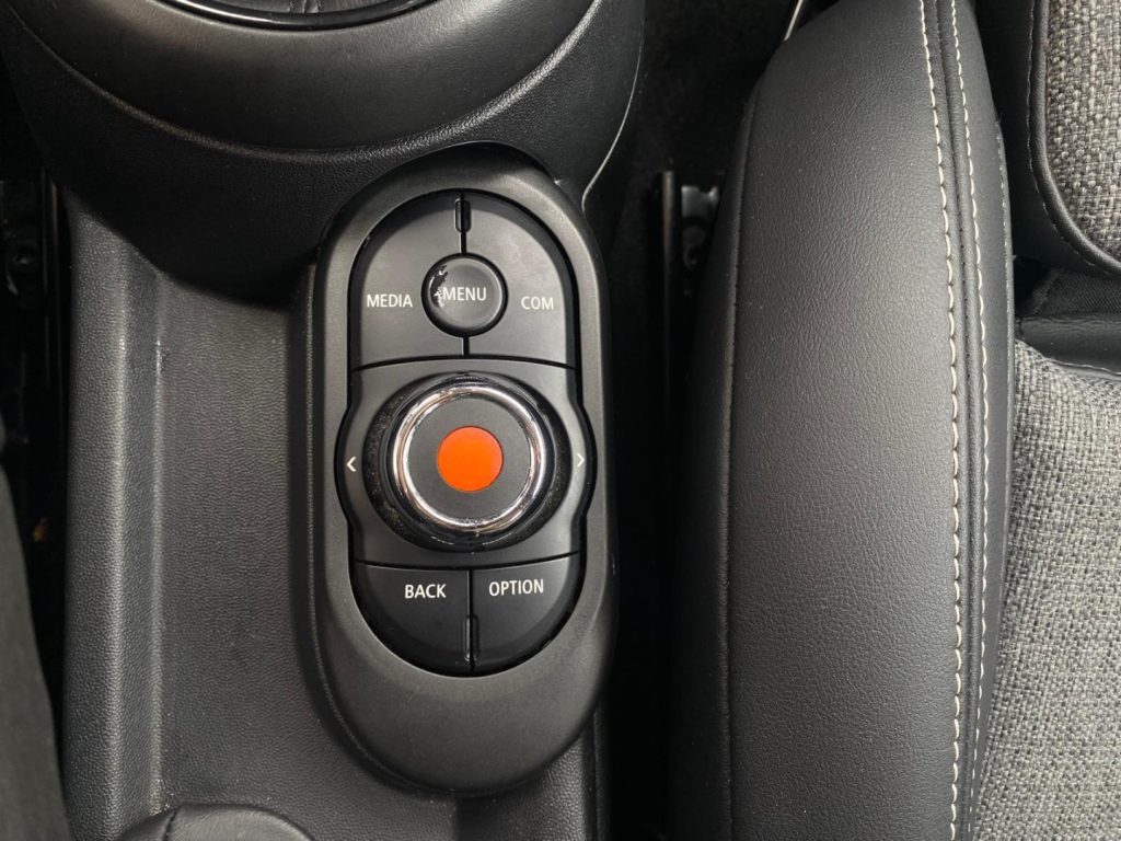 MINI One Classic Trim 1.5 5Porte *Sedili Ant Riscaldati - 24