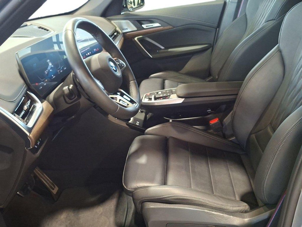 BMW iX1 xDrive 30 Msport Pro + Tetto Apr. - 10