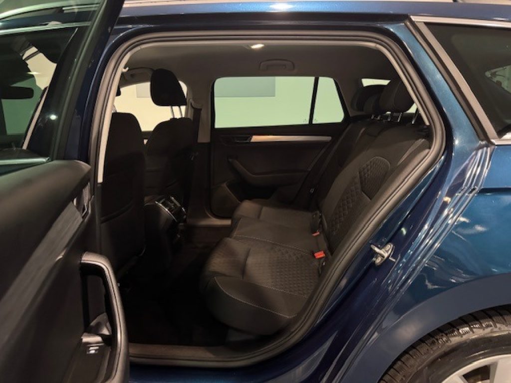 Clicca per ingrandire Superb - 2.0 TDI EVO 150 CV SCR DSG Wagon Executive