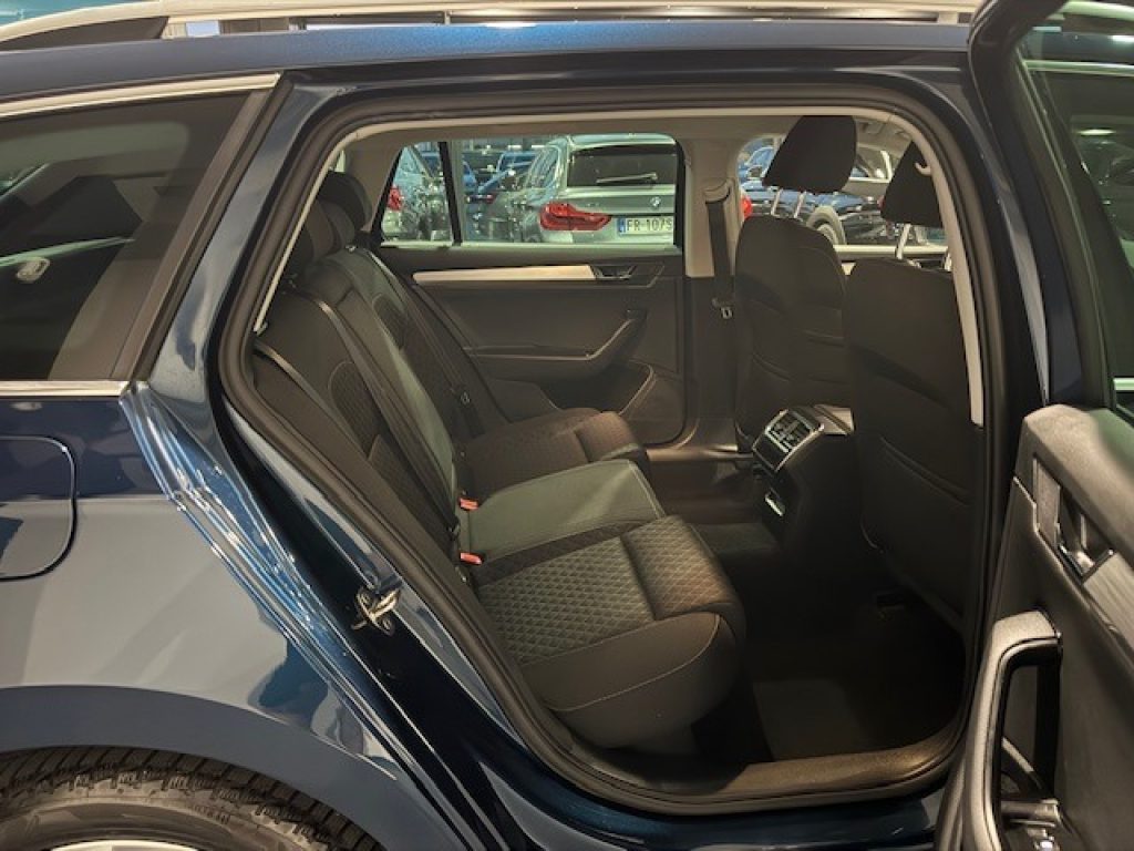 Clicca per ingrandire Superb - 2.0 TDI EVO 150 CV SCR DSG Wagon Executive