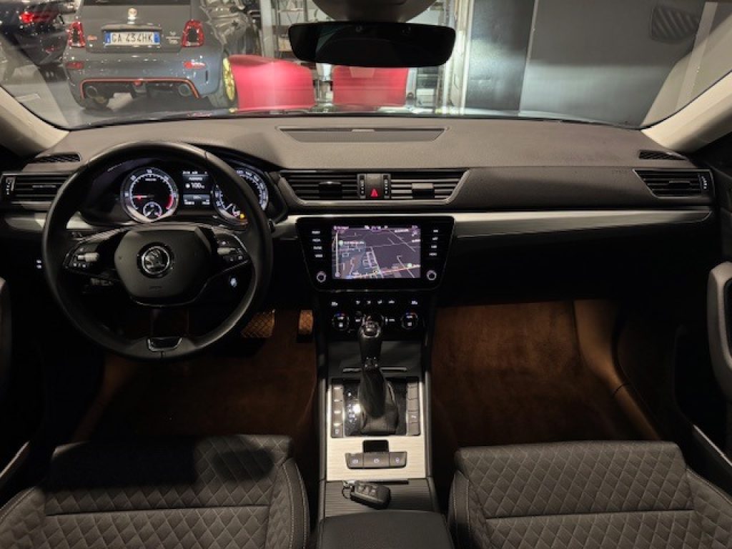Clicca per ingrandire Superb - 2.0 TDI EVO 150 CV SCR DSG Wagon Executive