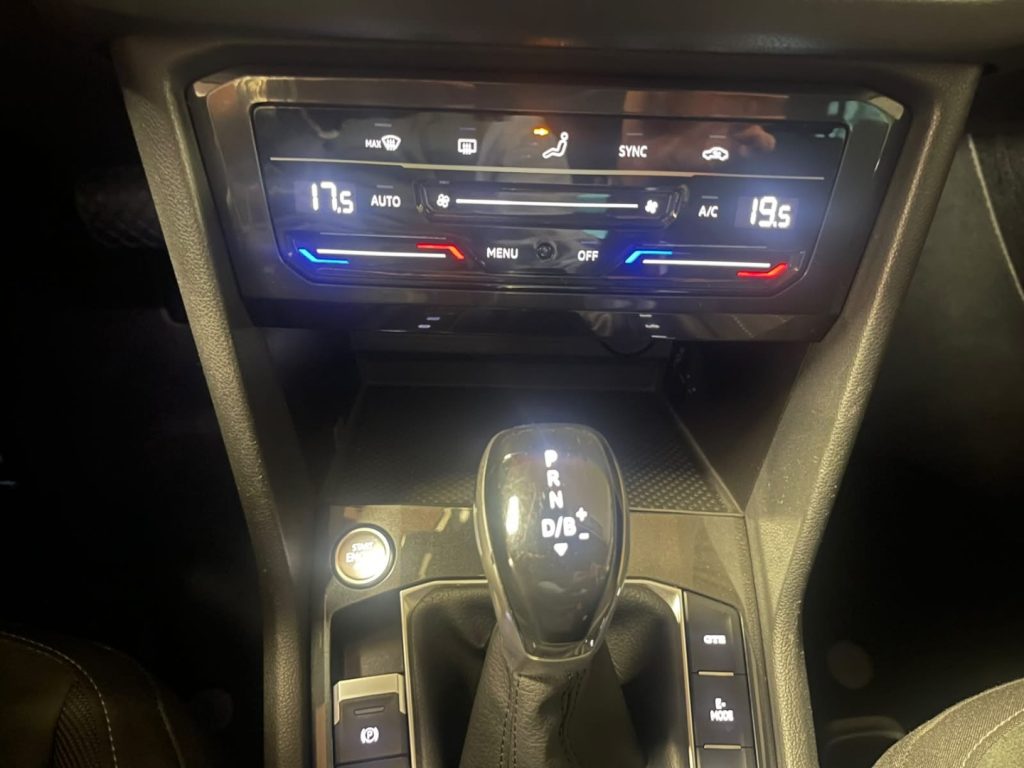VOLKSWAGEN Tiguan 1.4 TSI eHYBRID DSG Elegance 18 MATRIX PLUG IN - 17