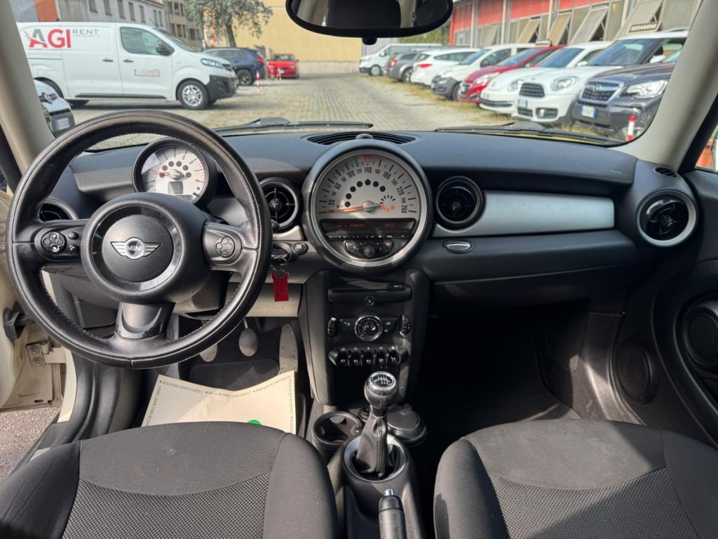 MINI One 1.6 16V One (55kW) - 9