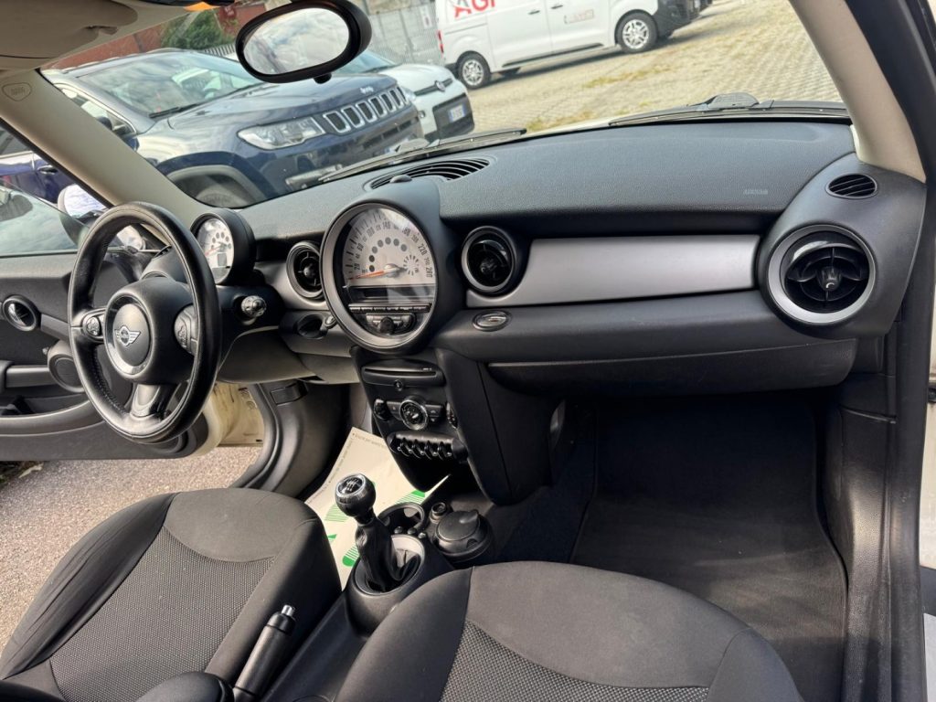 MINI One 1.6 16V One (55kW) - 14