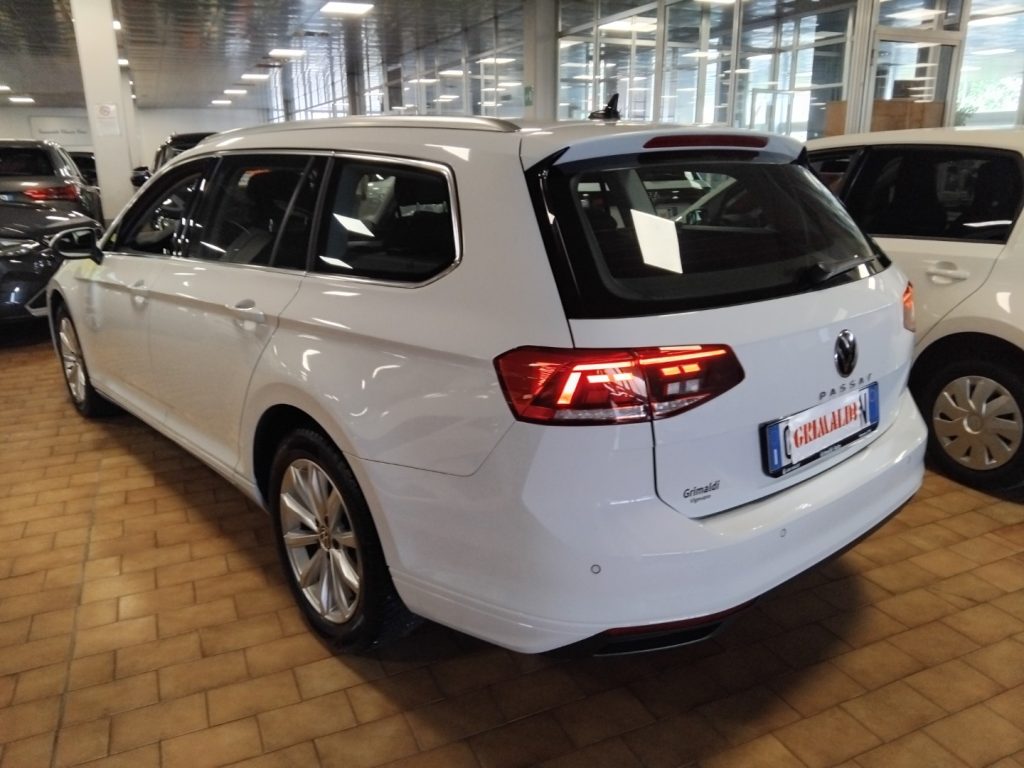 VOLKSWAGEN Passat Variant 2.0 TDI SCR EVO DSG Business C/GRIMALDI SP.DAY - 5