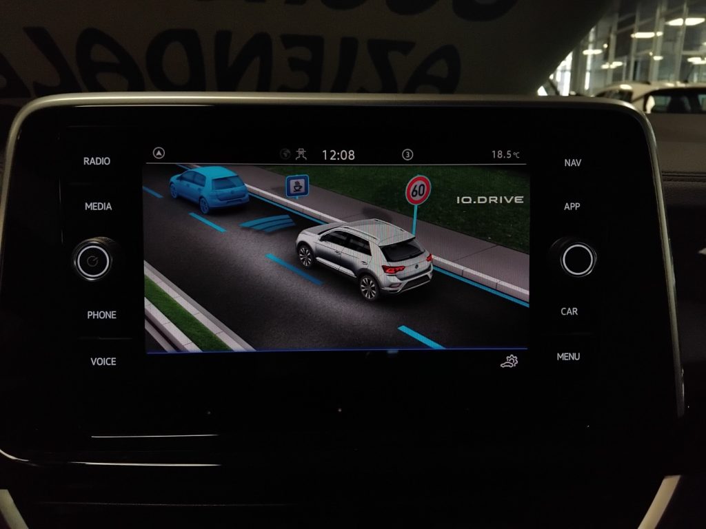 VOLKSWAGEN T-Roc 1.5 TSI DSG R-Line 18 VIDEO LED C/GRIMALDI SP.DAY - 25