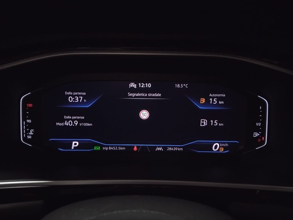 VOLKSWAGEN T-Roc 1.5 TSI DSG R-Line 18 VIDEO LED C/GRIMALDI SP.DAY - 29