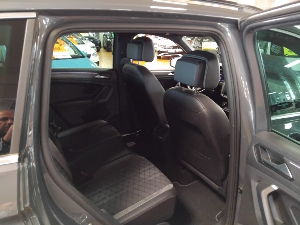 VOLKSWAGEN Tiguan 2.0 TDI 150 CV DSG R-Line 19 C/GRIMALDI SP.DAY - 12