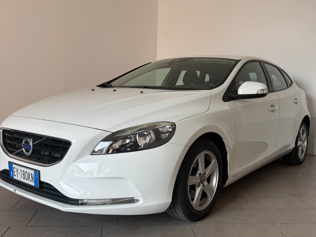 VOLVO V40 T2 Summum - 2