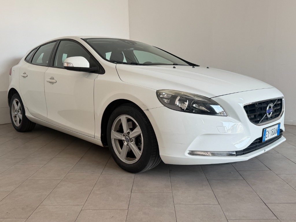 VOLVO V40 T2 Summum - 3