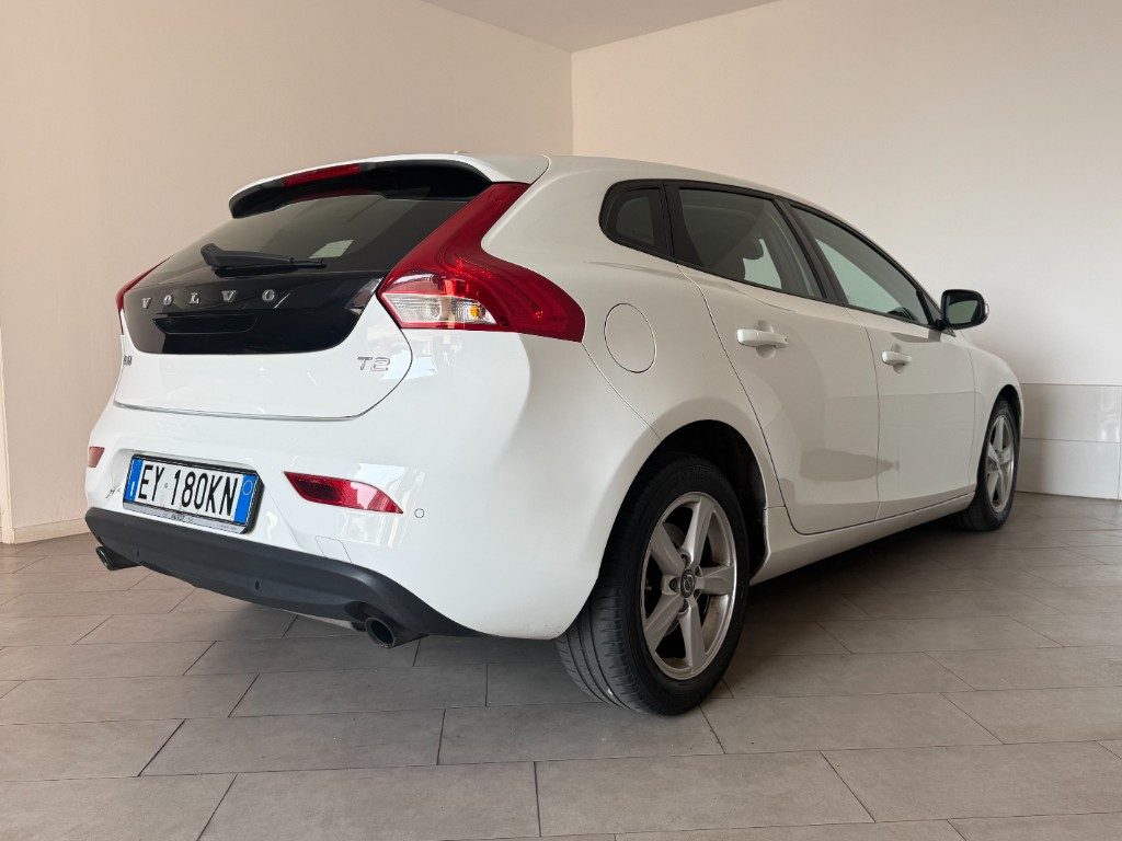 VOLVO V40 T2 Summum - 4