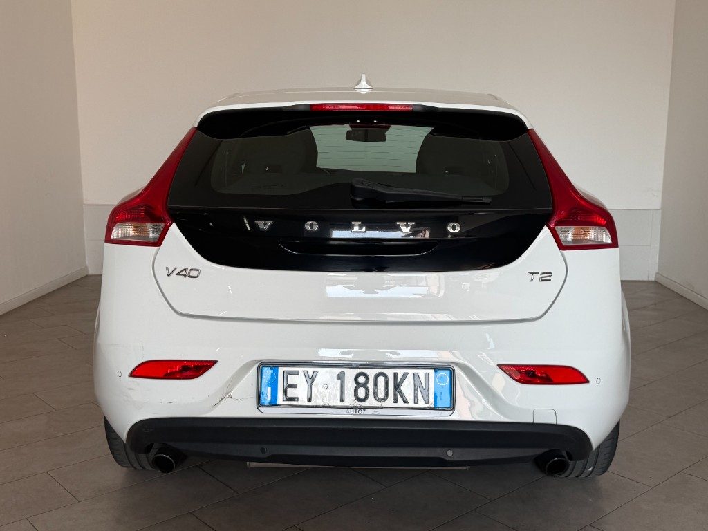 VOLVO V40 T2 Summum - 5