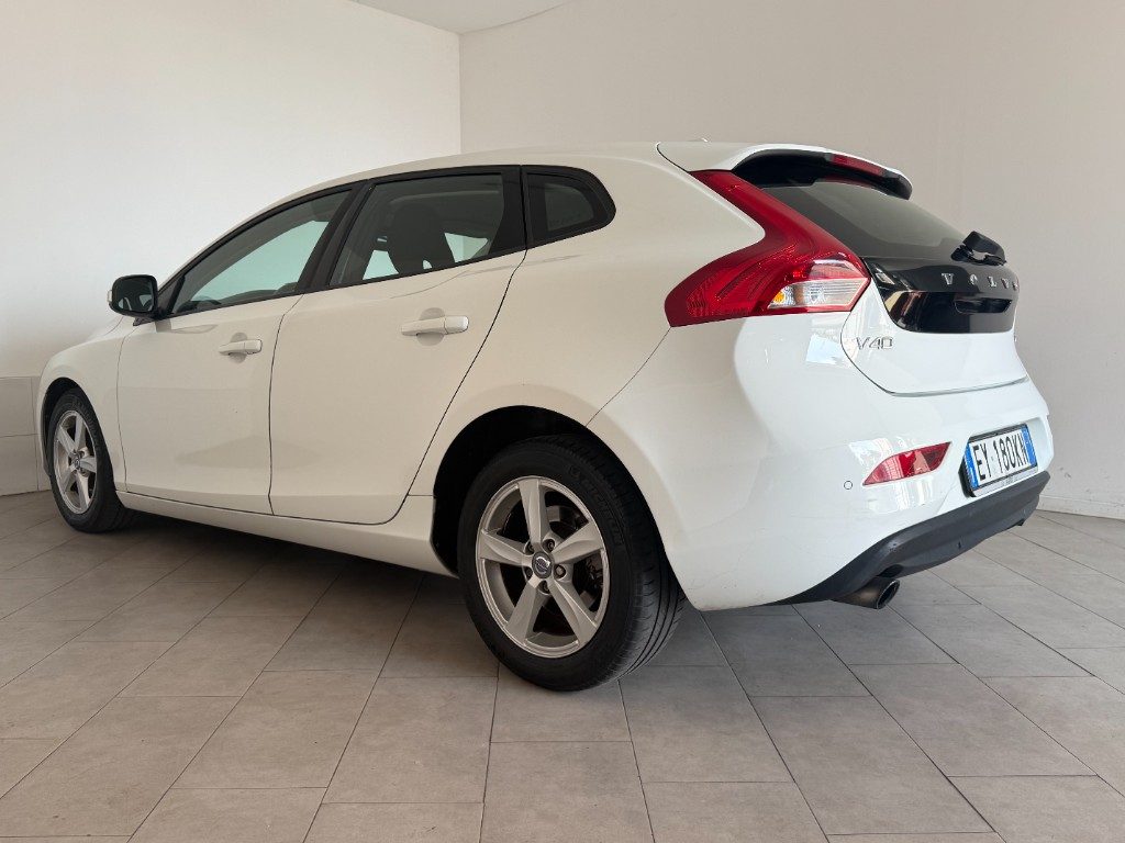 VOLVO V40 T2 Summum - 6