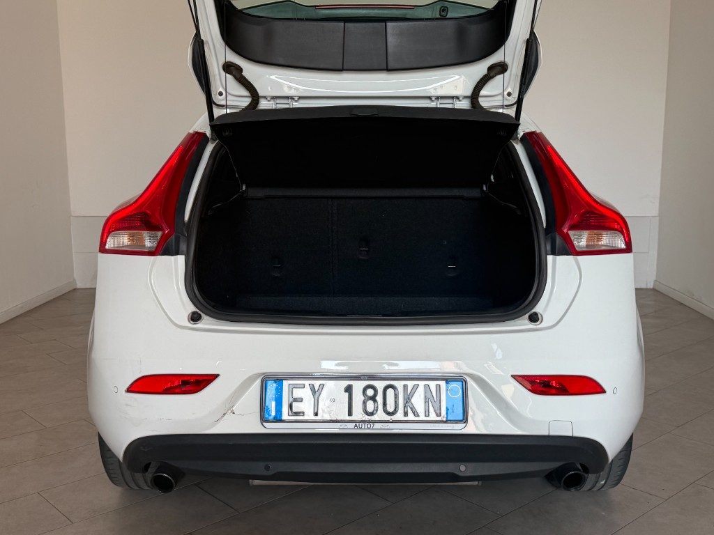 VOLVO V40 T2 Summum - 7