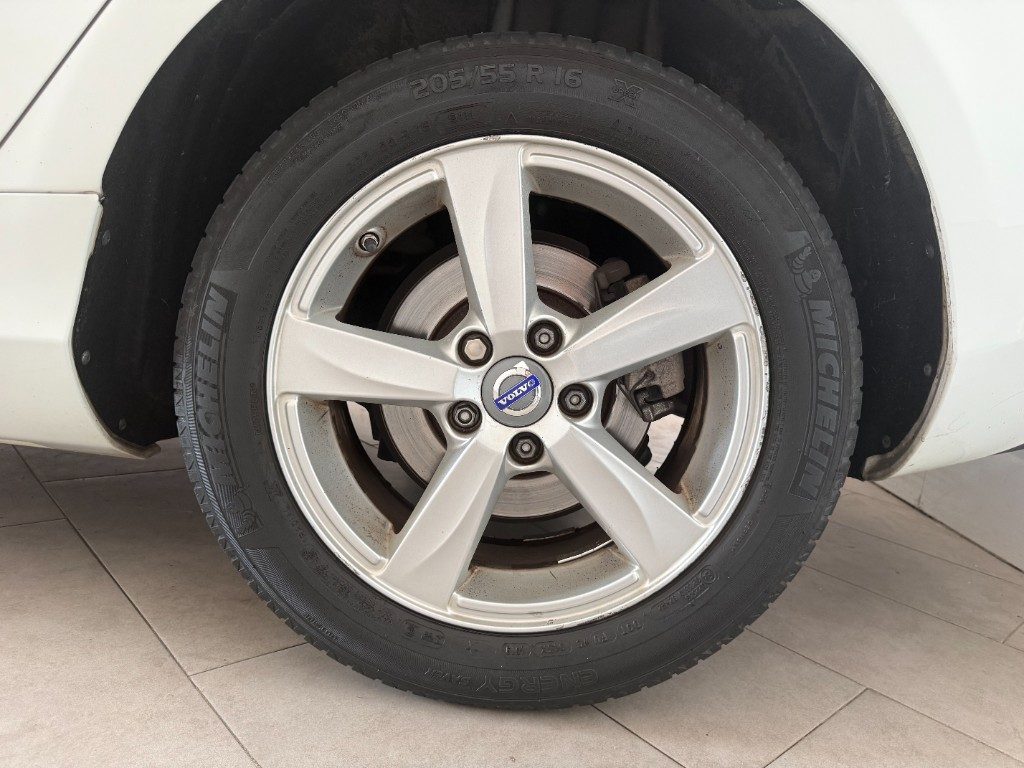 VOLVO V40 T2 Summum - 8
