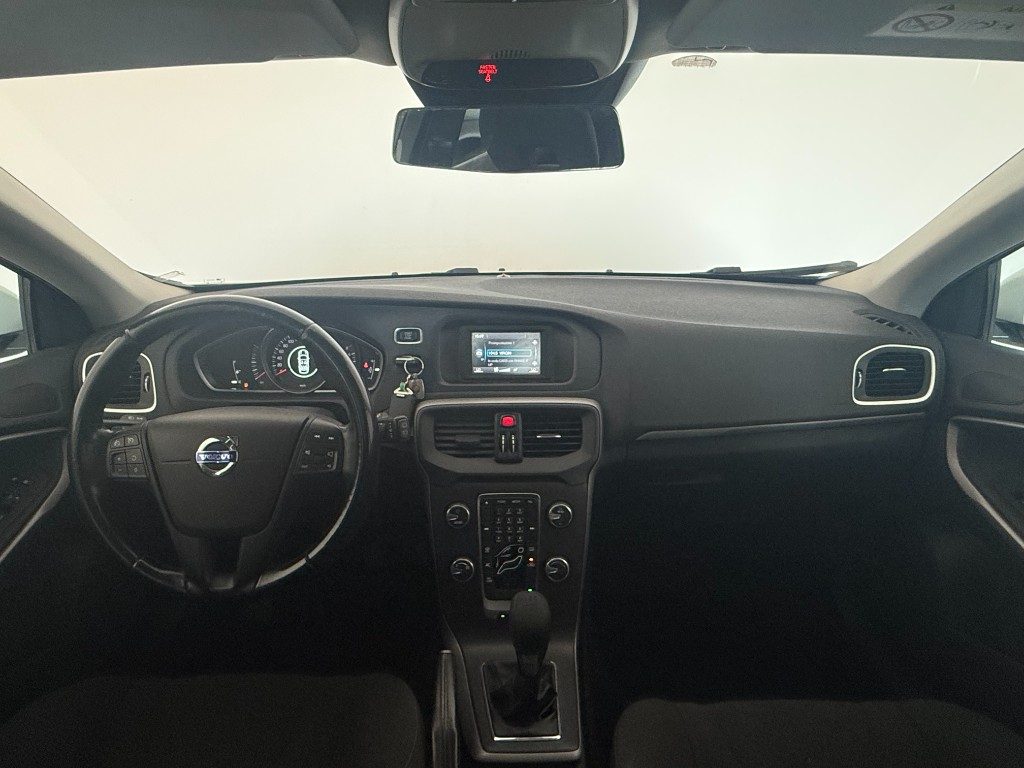 VOLVO V40 T2 Summum - 9