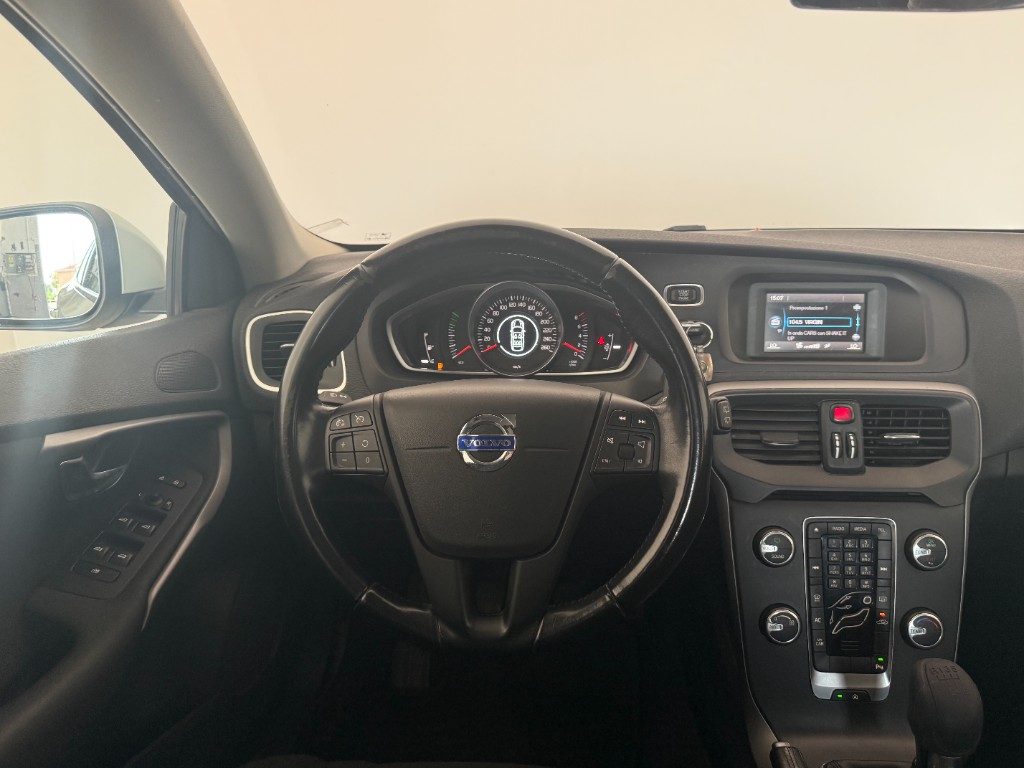 VOLVO V40 T2 Summum - 10