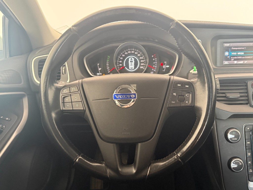 VOLVO V40 T2 Summum - 11