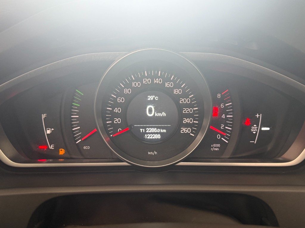 VOLVO V40 T2 Summum - 12
