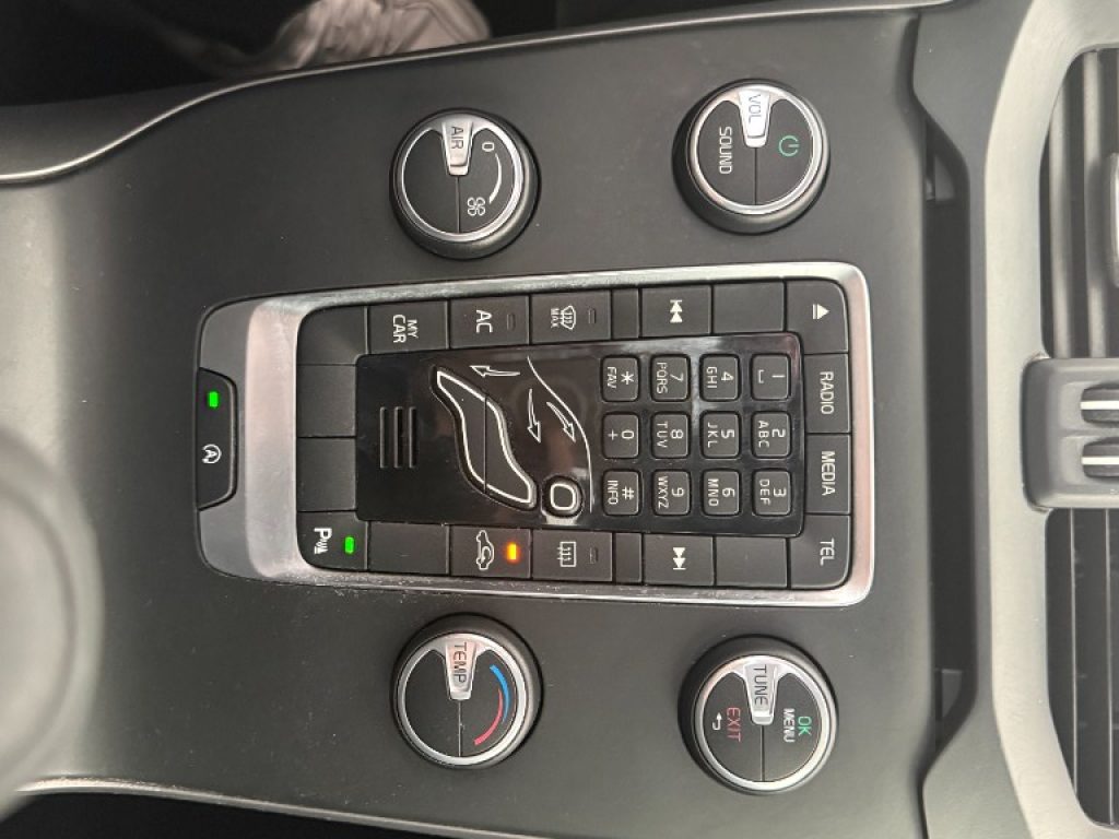 VOLVO V40 T2 Summum - 13