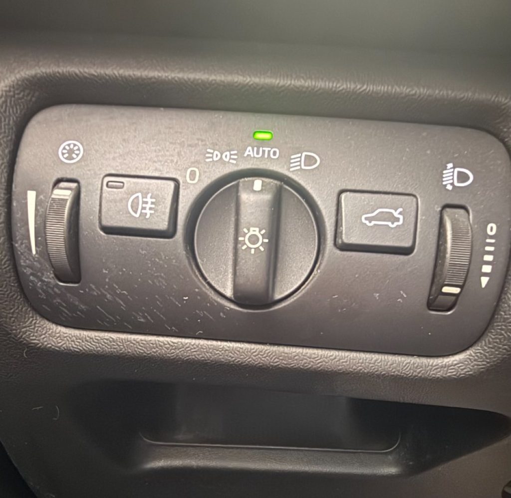 VOLVO V40 T2 Summum - 15