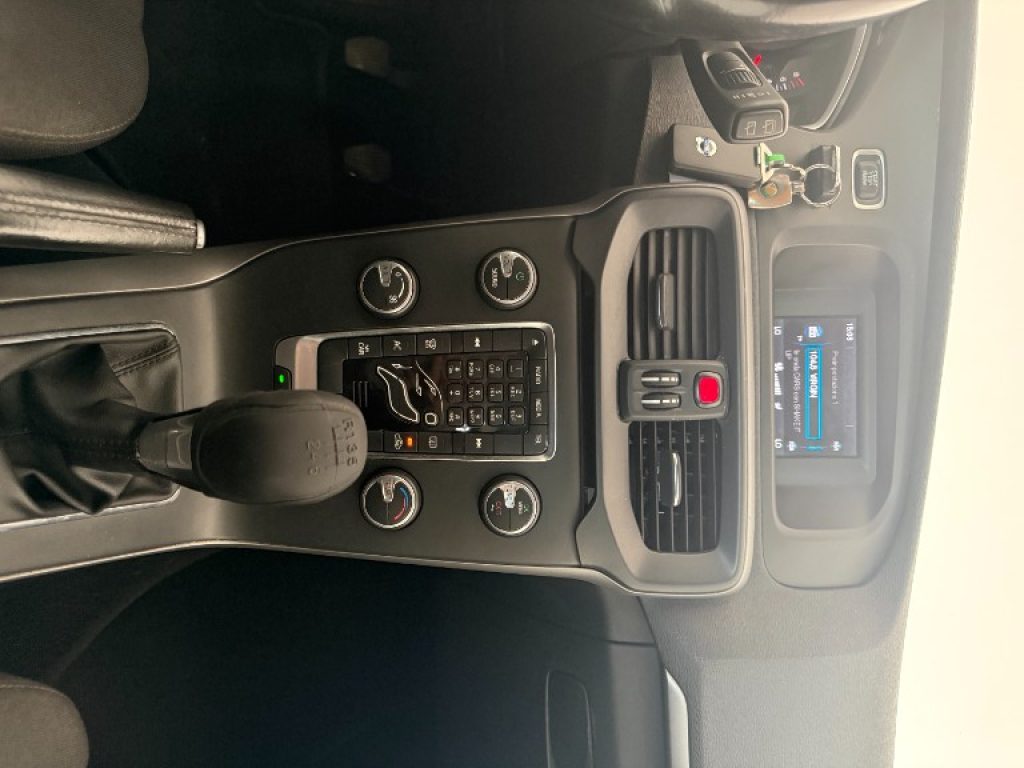 VOLVO V40 T2 Summum - 16