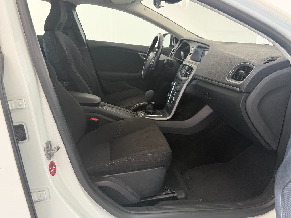 VOLVO V40 T2 Summum - 17