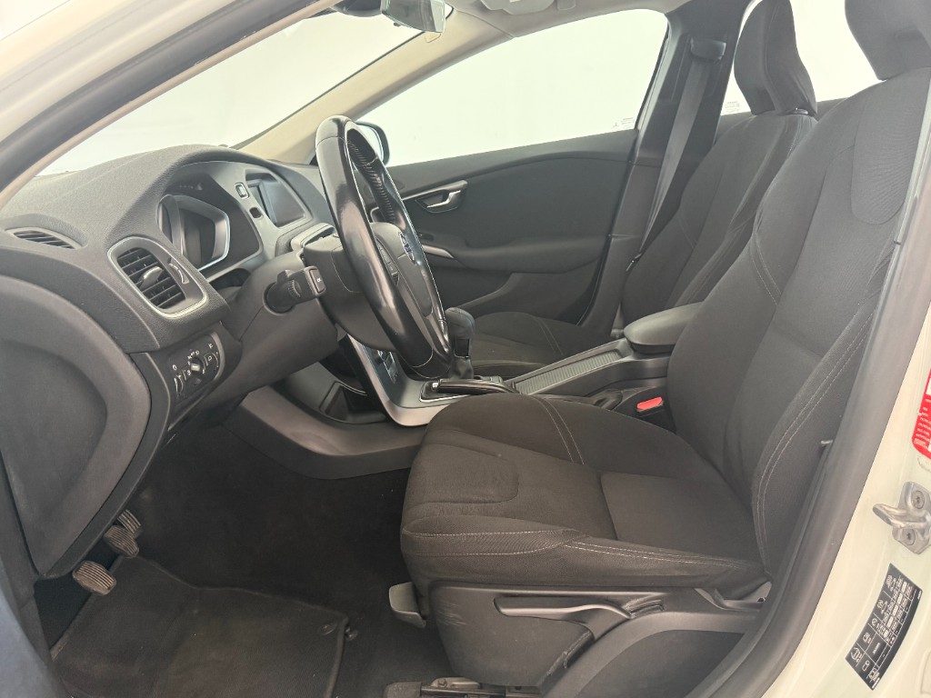 VOLVO V40 T2 Summum - 19