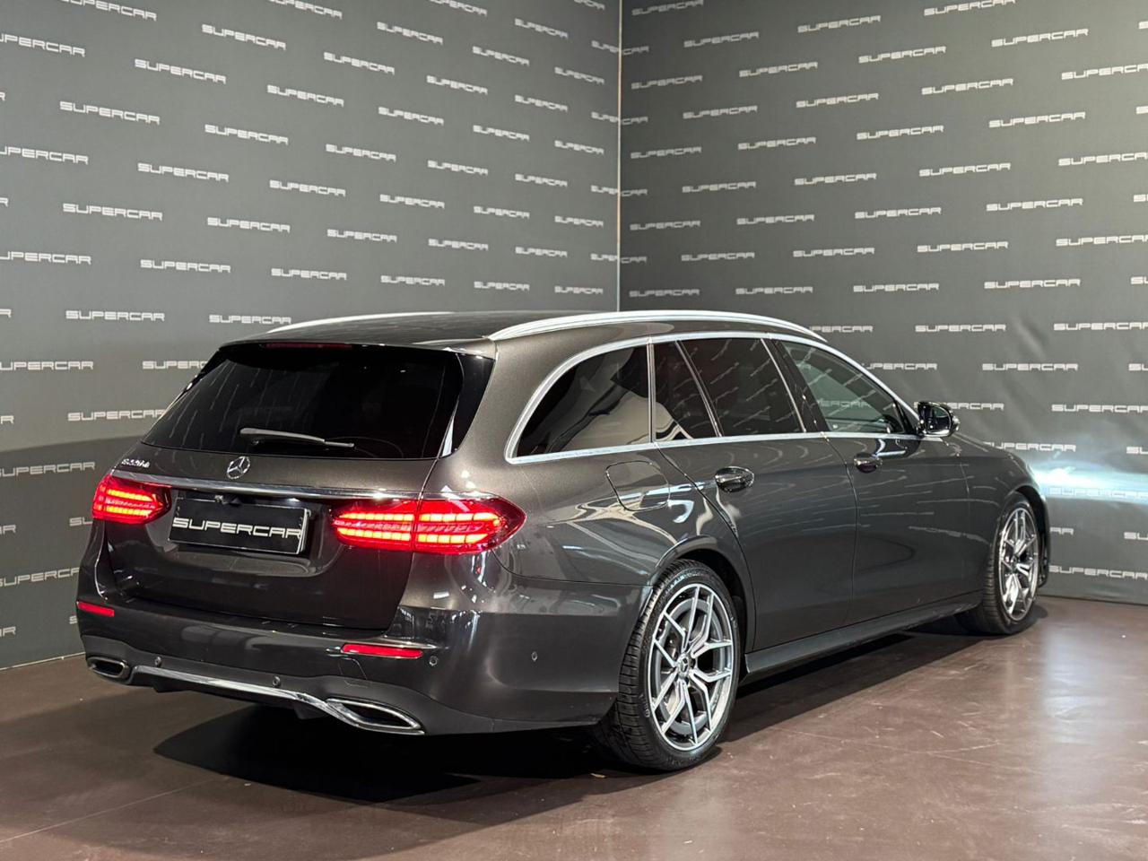 MERCEDES-BENZ E 220 d S.W. Auto AMG - 3