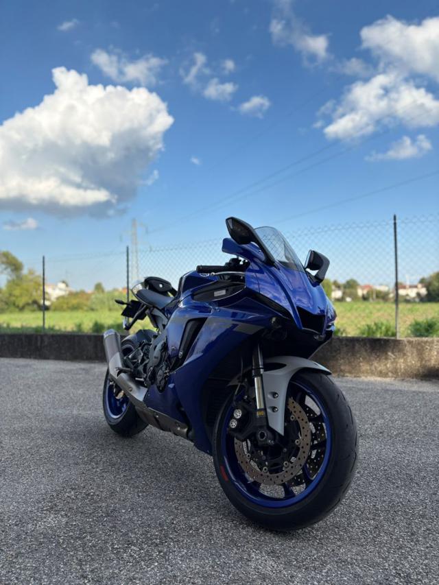 YAMAHA YZF R1 Blu metallizzato