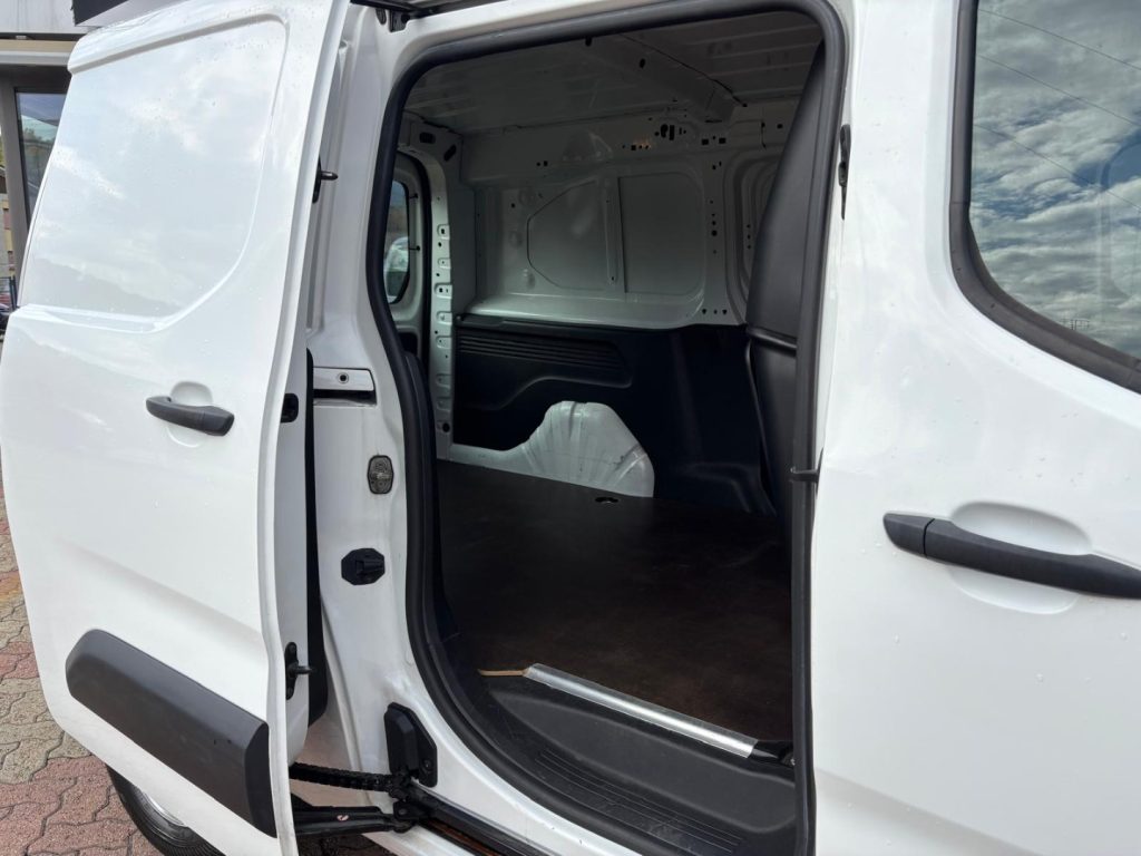 OPEL Combo Cargo XL 1.5 Diesel 100CV 3 POSTI-GOMME 4 STAGIONI - 8
