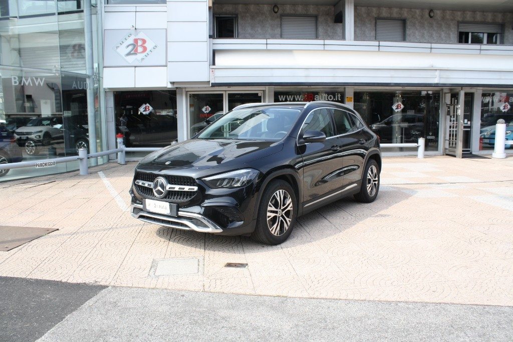 2B Auto ||| MERCEDES-BENZ GLA 180 Automatic Progressive Advanced in vendita a Nova Milanese