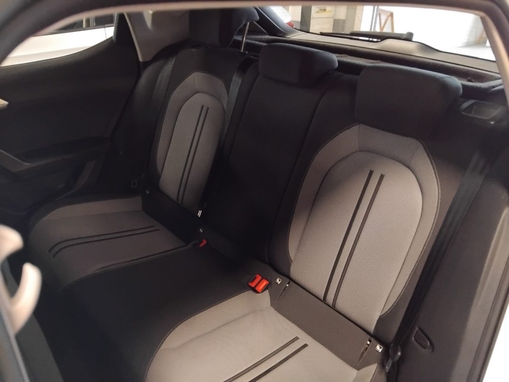 SEAT Leon 1.0 eTSI DSG Business MHEV - 8