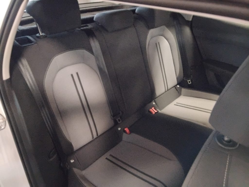 SEAT Leon 1.0 eTSI DSG Business MHEV - 11