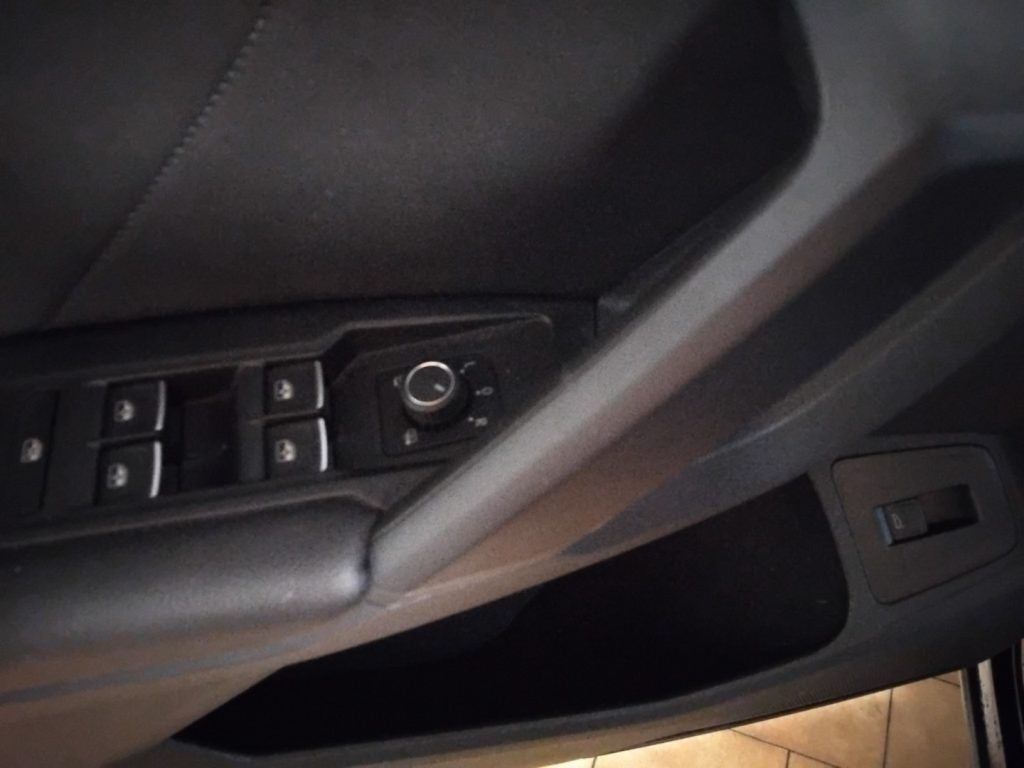 VOLKSWAGEN Tiguan 2.0 TDI SCR DSG Elegance 18 MATRIX PELLE - 15