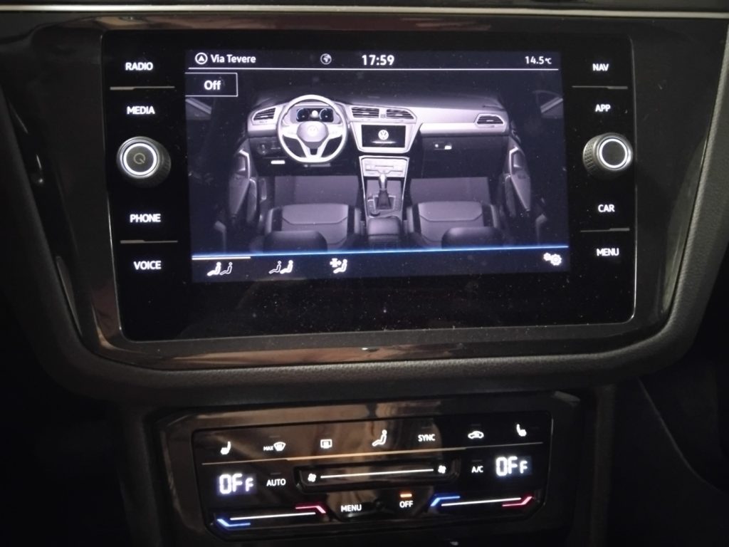 VOLKSWAGEN Tiguan 2.0 TDI SCR DSG Elegance 18 MATRIX PELLE - 26