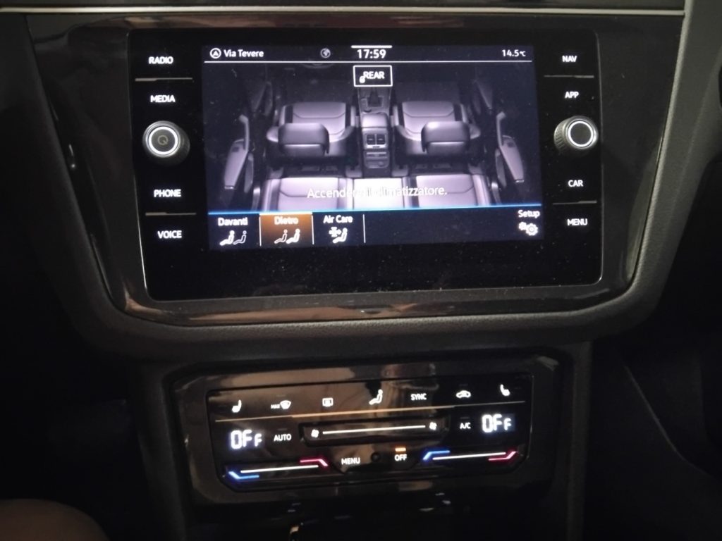 VOLKSWAGEN Tiguan 2.0 TDI SCR DSG Elegance 18 MATRIX PELLE - 27