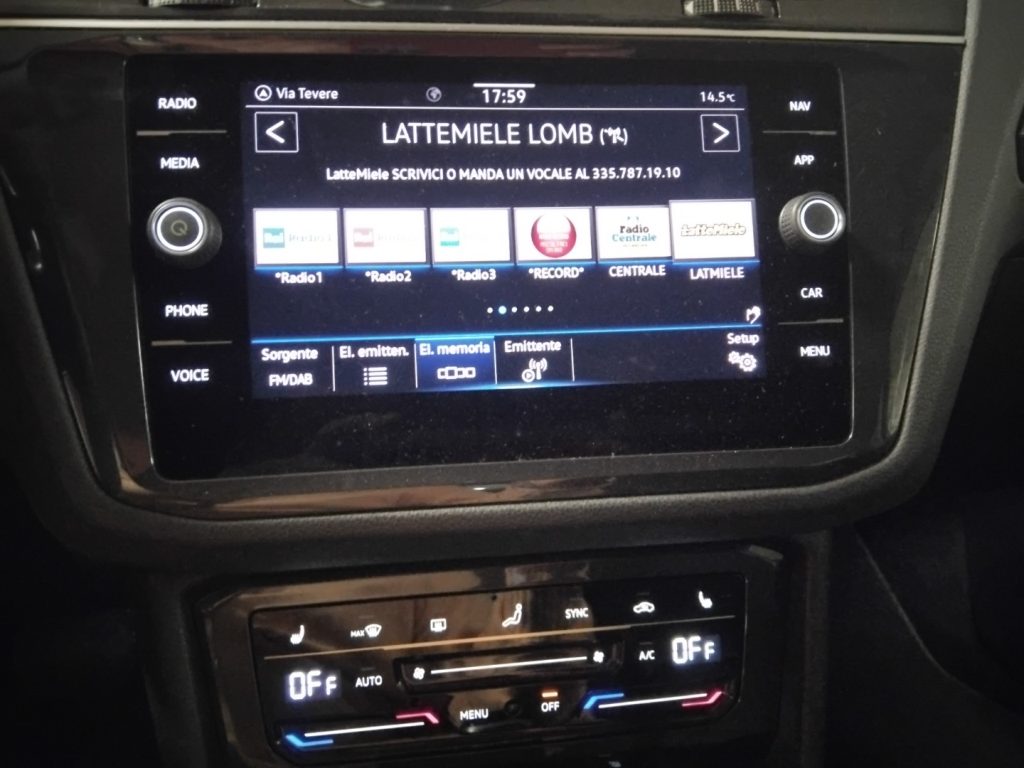 VOLKSWAGEN Tiguan 2.0 TDI SCR DSG Elegance 18 MATRIX PELLE - 31