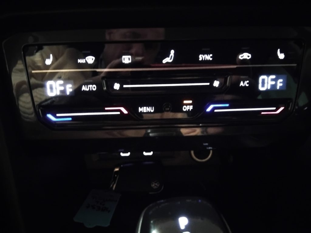 VOLKSWAGEN Tiguan 2.0 TDI SCR DSG Elegance 18 MATRIX PELLE - 32