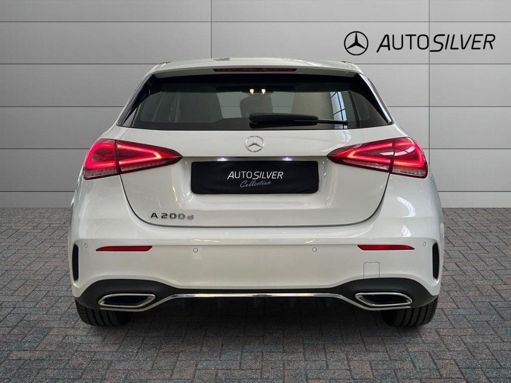 MERCEDES-BENZ A 200 d Premium Night Edition - 4