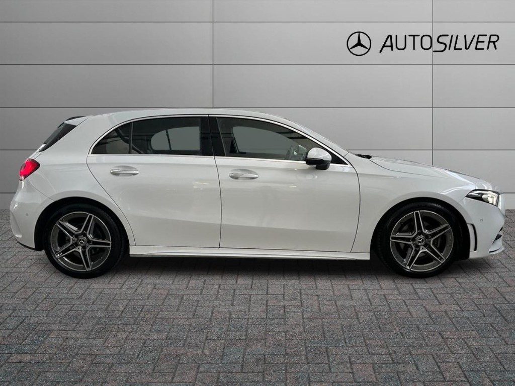 MERCEDES-BENZ A 200 d Premium Night Edition - 5