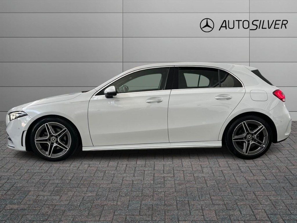 MERCEDES-BENZ A 200 d Premium Night Edition - 6