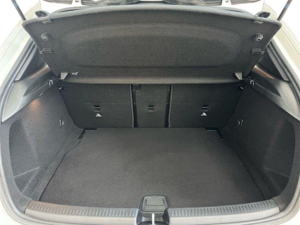 MERCEDES-BENZ A 200 d Premium Night Edition - 8