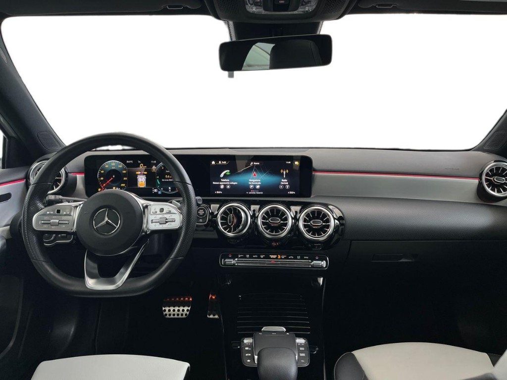 MERCEDES-BENZ A 200 d Premium Night Edition - 9