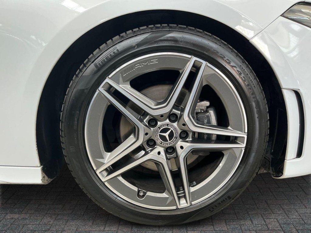 MERCEDES-BENZ A 200 d Premium Night Edition - 17