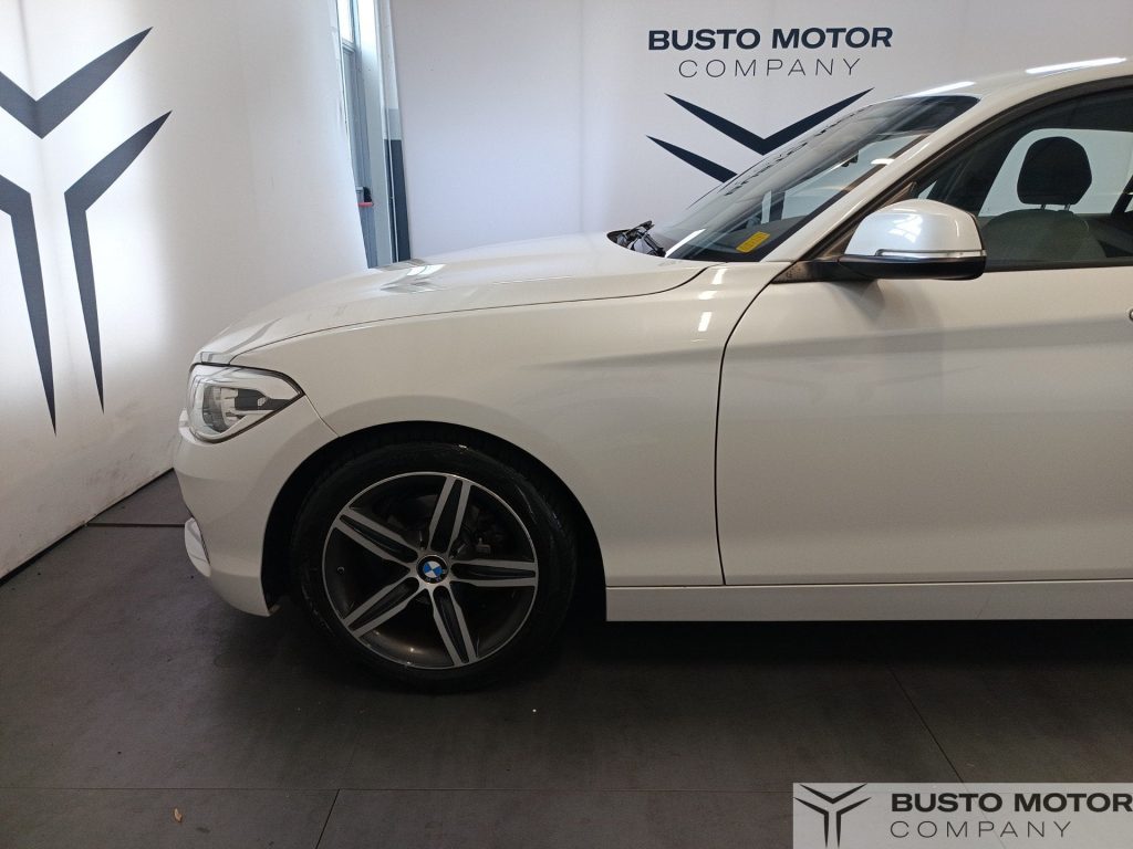 BMW 116 116d Sport 5p auto - 4