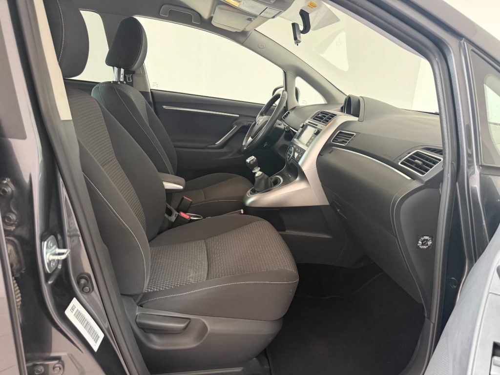 TOYOTA Verso 1.6 Style - 19
